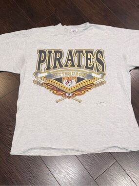 Vintage 1997 Logo 7 Pittsburgh Pirates MLB T-Shirt Men’s Size L